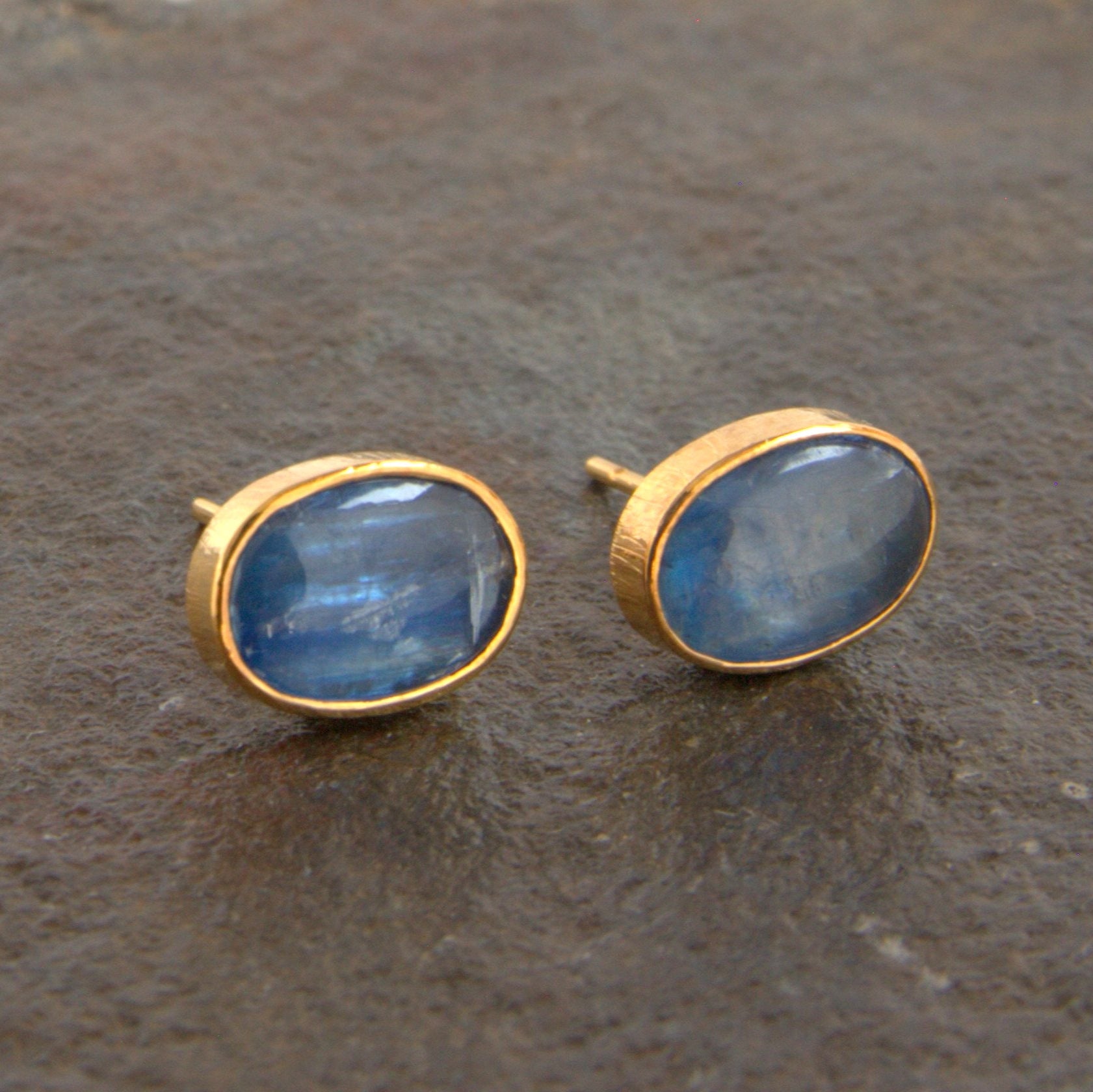 KYANITE GOLD POST EARRINGS SONIA TONKIN