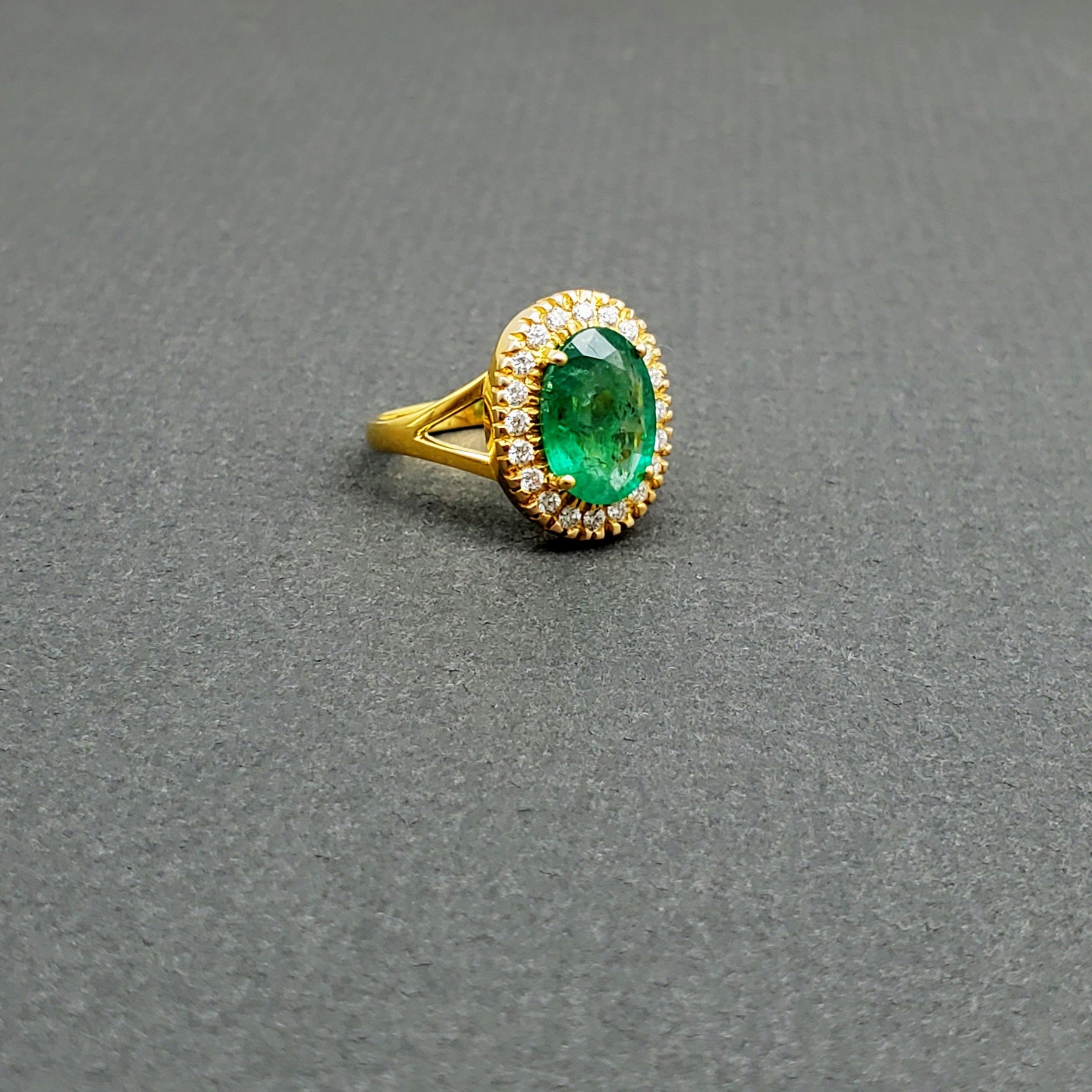 Colombian Emerald Gold Pave Diamonds Ring