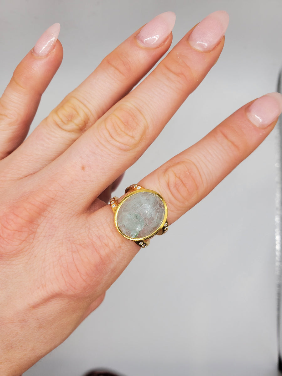 AQUAMARINE GOLD RING