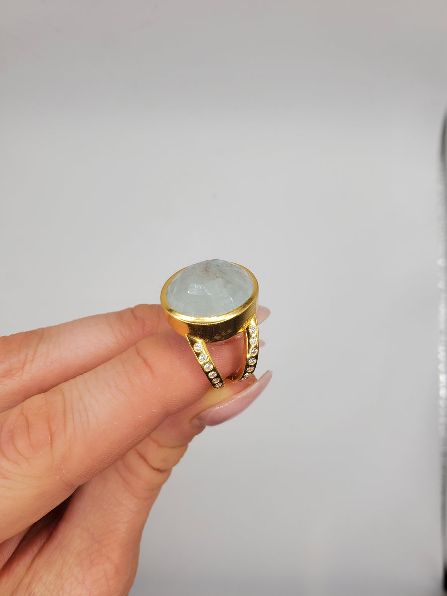 AQUAMARINE GOLD RING