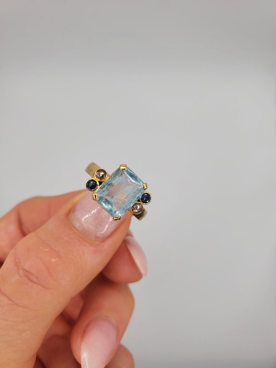 AQUAMARINE SAPPHIRES DIAMONDS RING