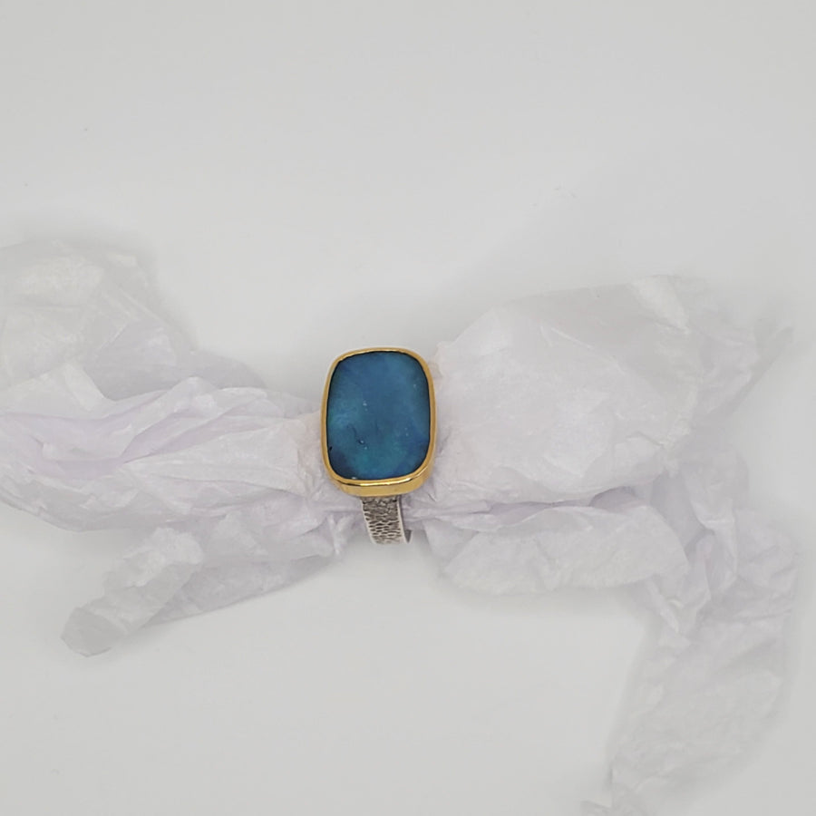 AUSTRALIAN OPAL GOLD RING