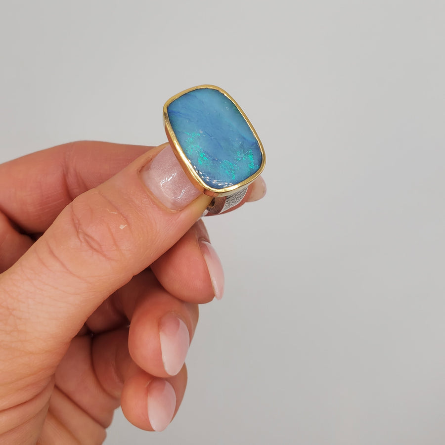 AUSTRALIAN OPAL GOLD RING