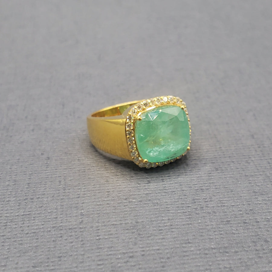 EMERALD AND DIAMOND GOLD RING