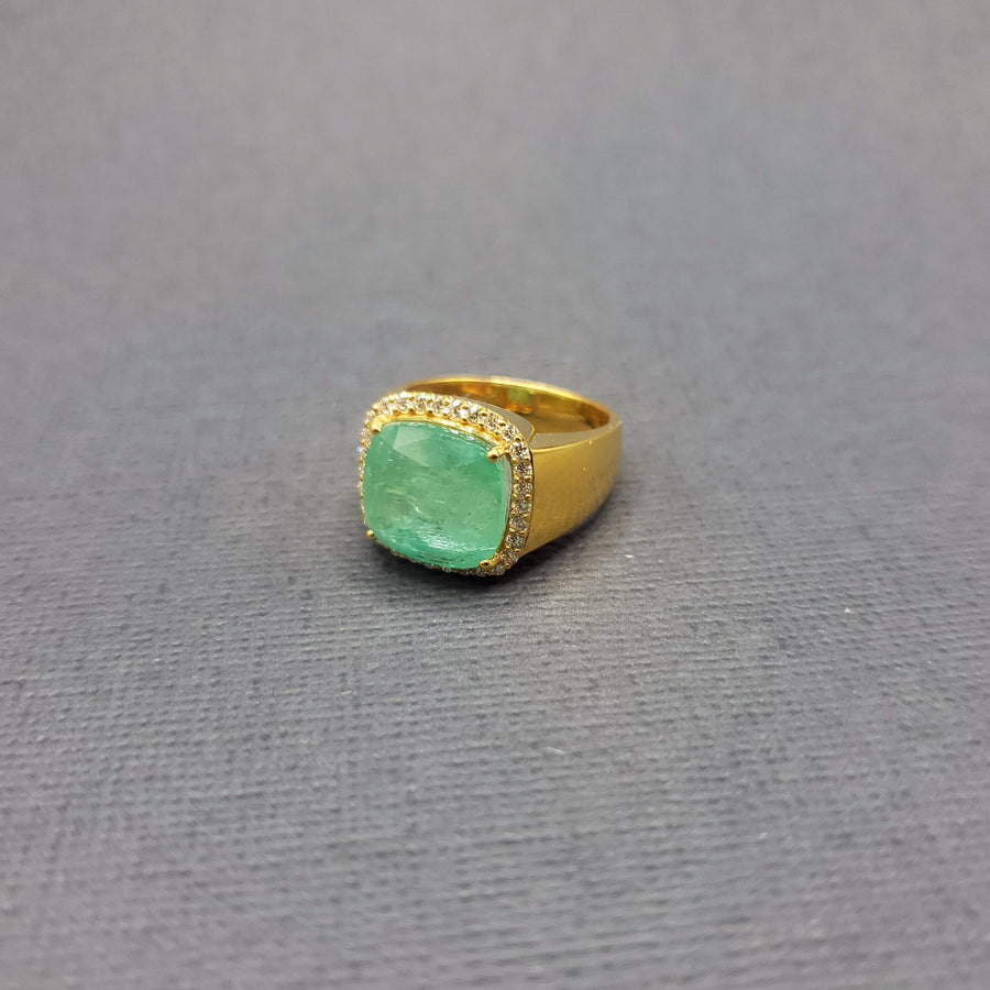 EMERALD AND DIAMOND GOLD RING