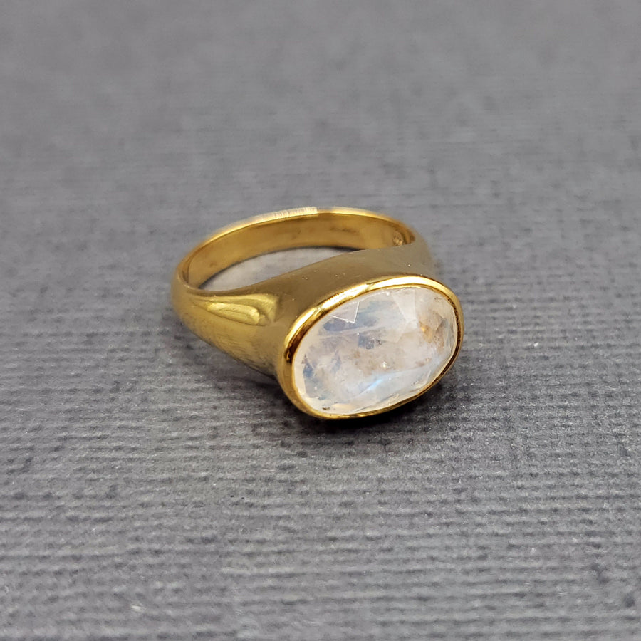 LUZ MOONSTONE GOLD RING