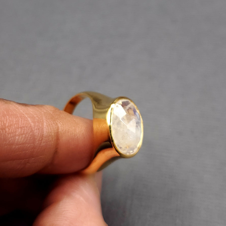 LUZ MOONSTONE GOLD RING