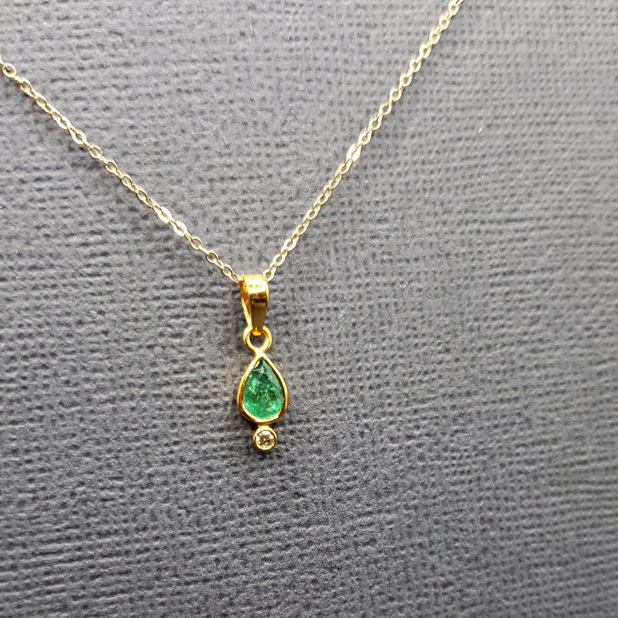 EMERALD AND DIAMOND PENDANT