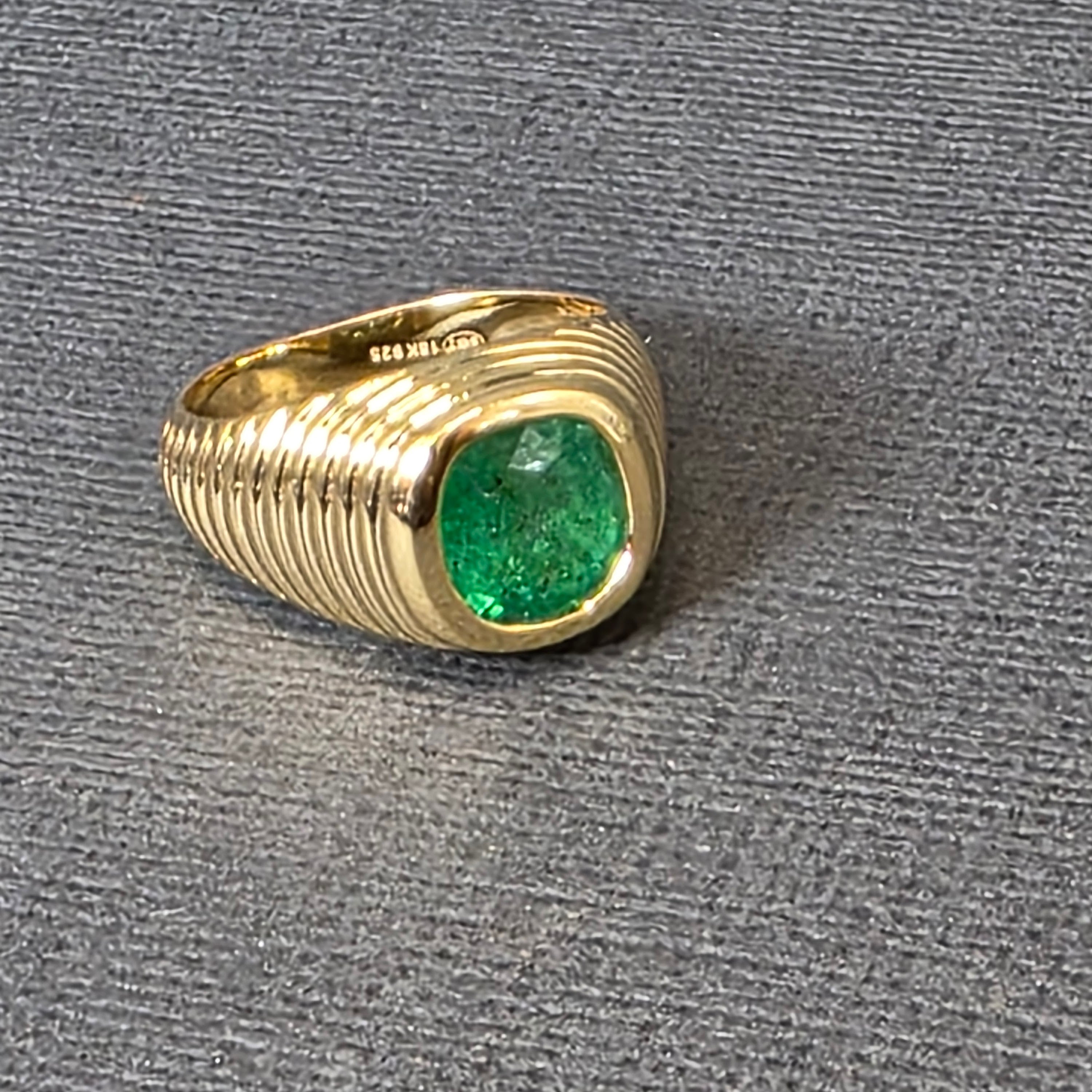RIBBED GEMSTONES GOLD RING