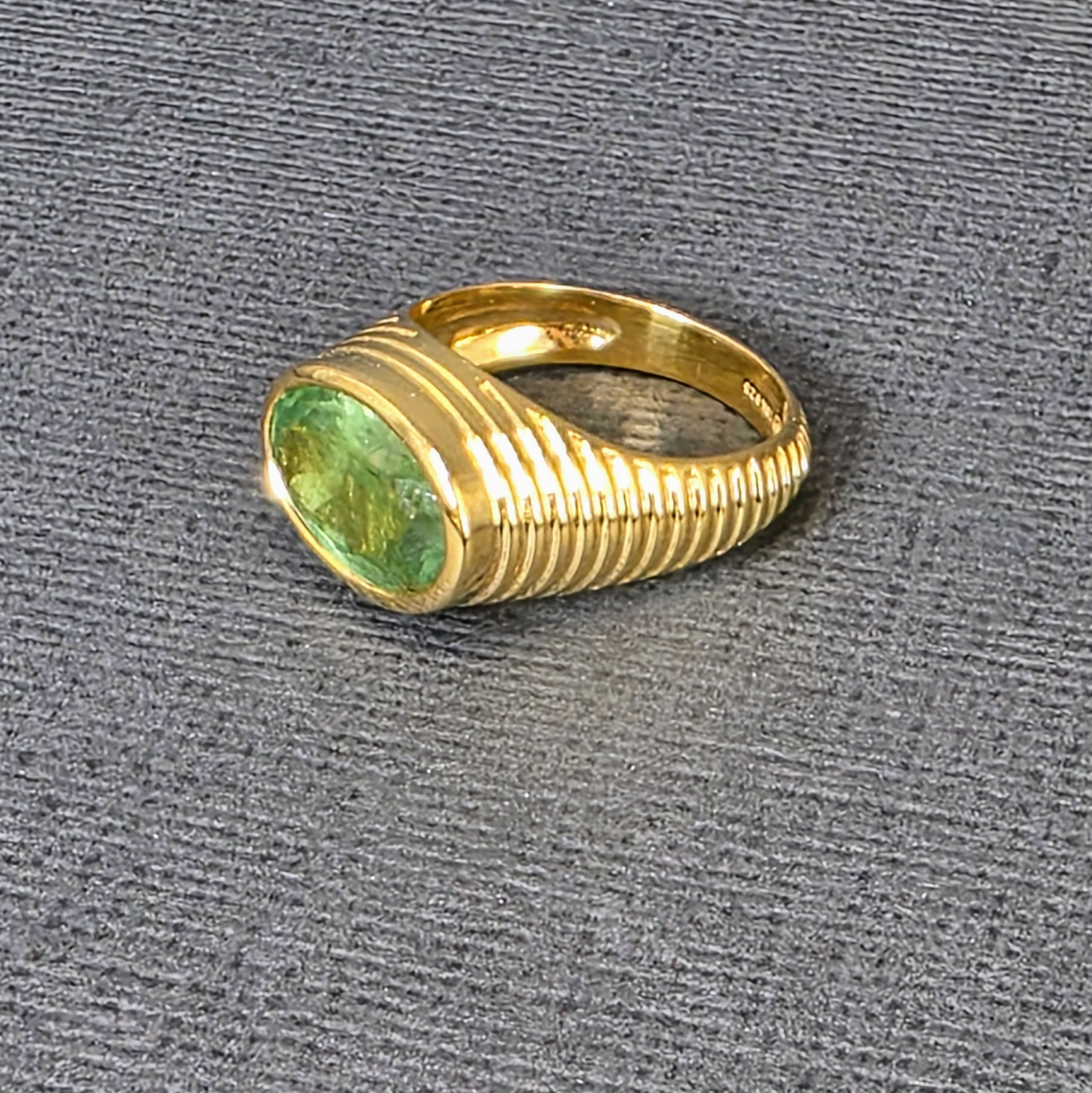 RIBBED GEMSTONES GOLD RING