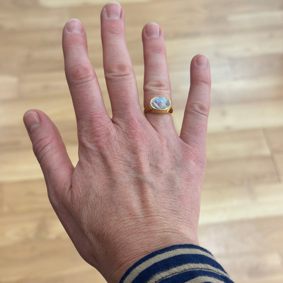 LUZ MOONSTONE GOLD RING