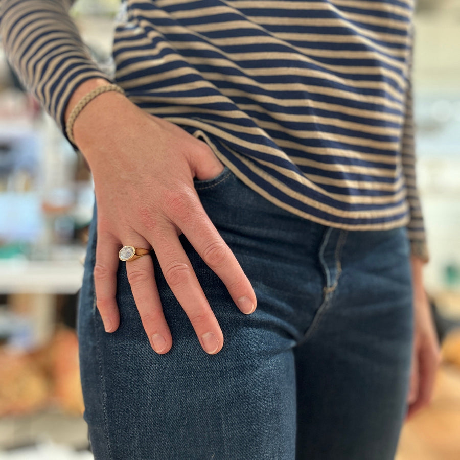 LUZ MOONSTONE GOLD RING