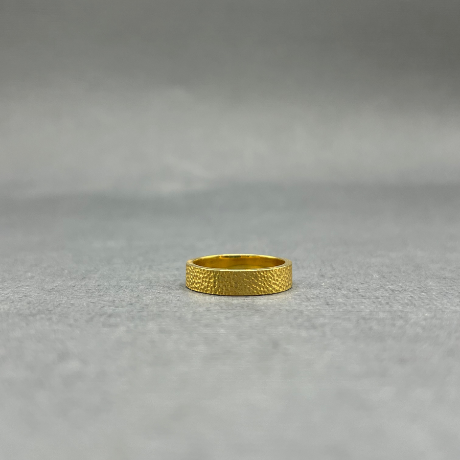 HAMMERED GOLD BAND RING