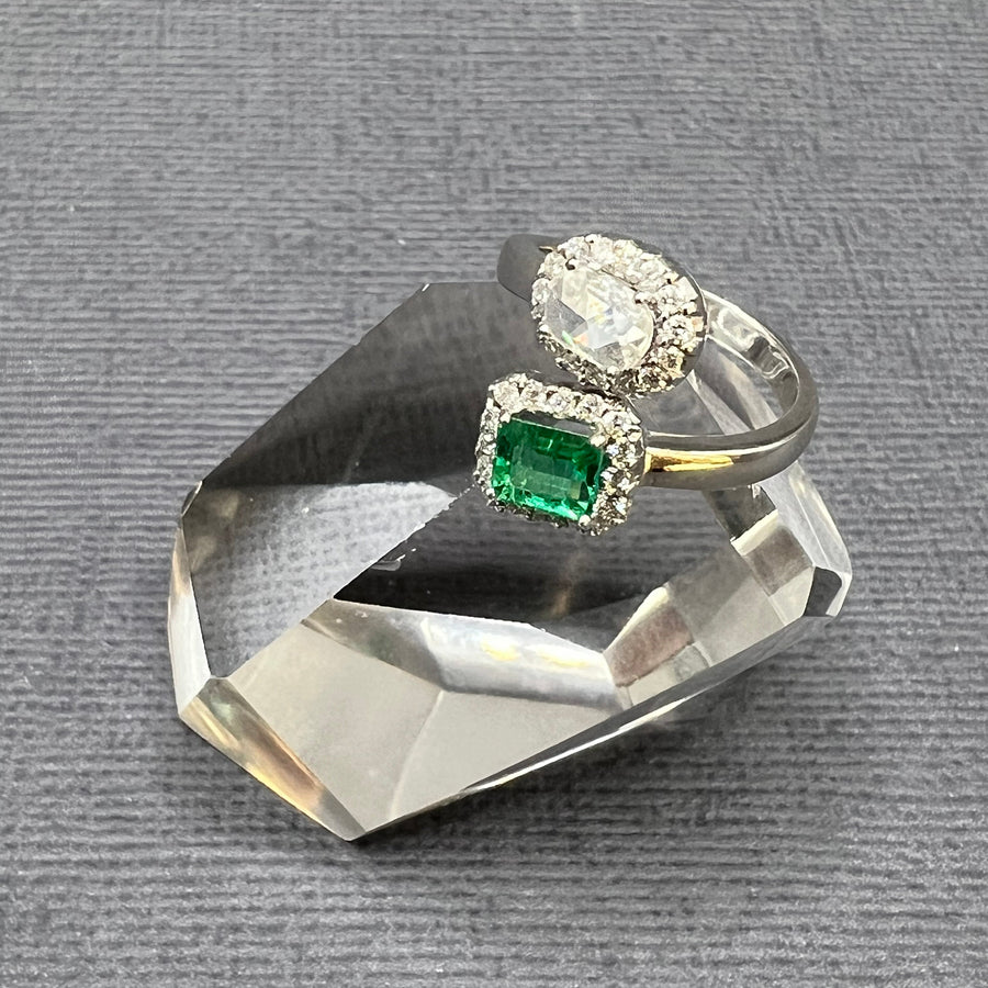 EMERALD AND DIAMOND WHITE GOLD RING