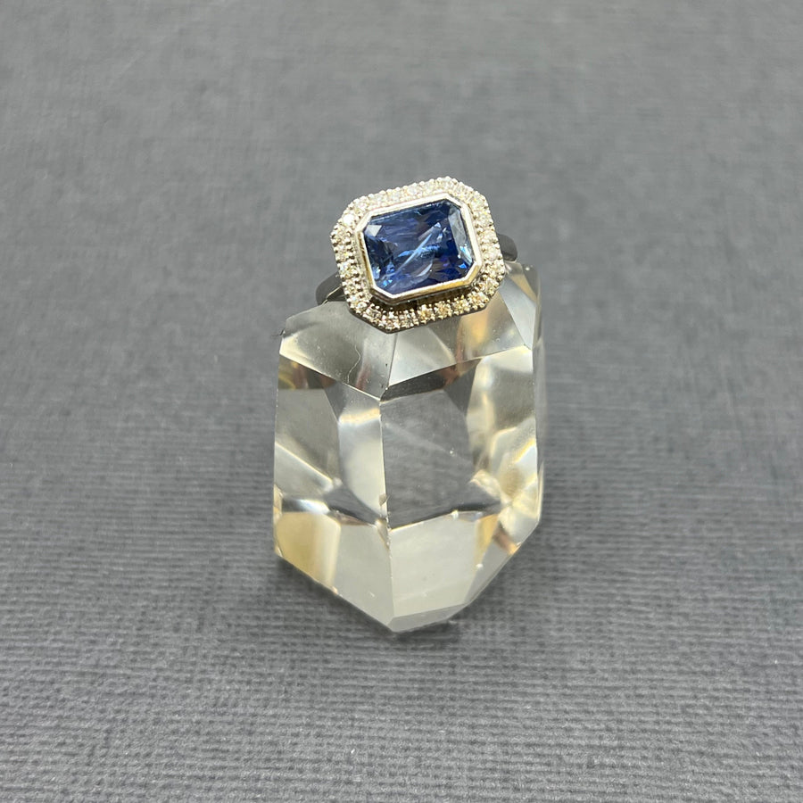 SAPPHIRE DIAMOND WHITE GOLD RING