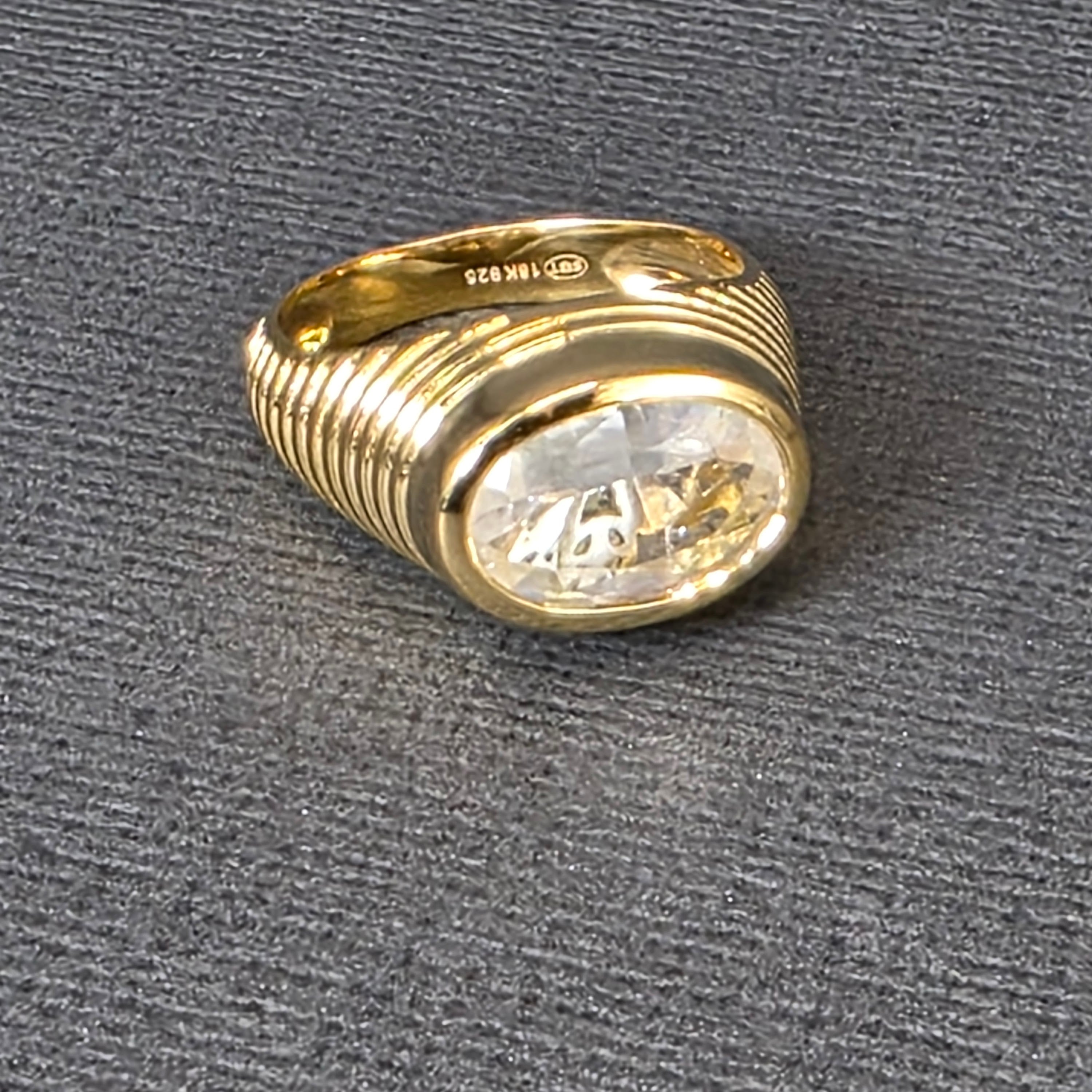 RIBBED GEMSTONES GOLD RING