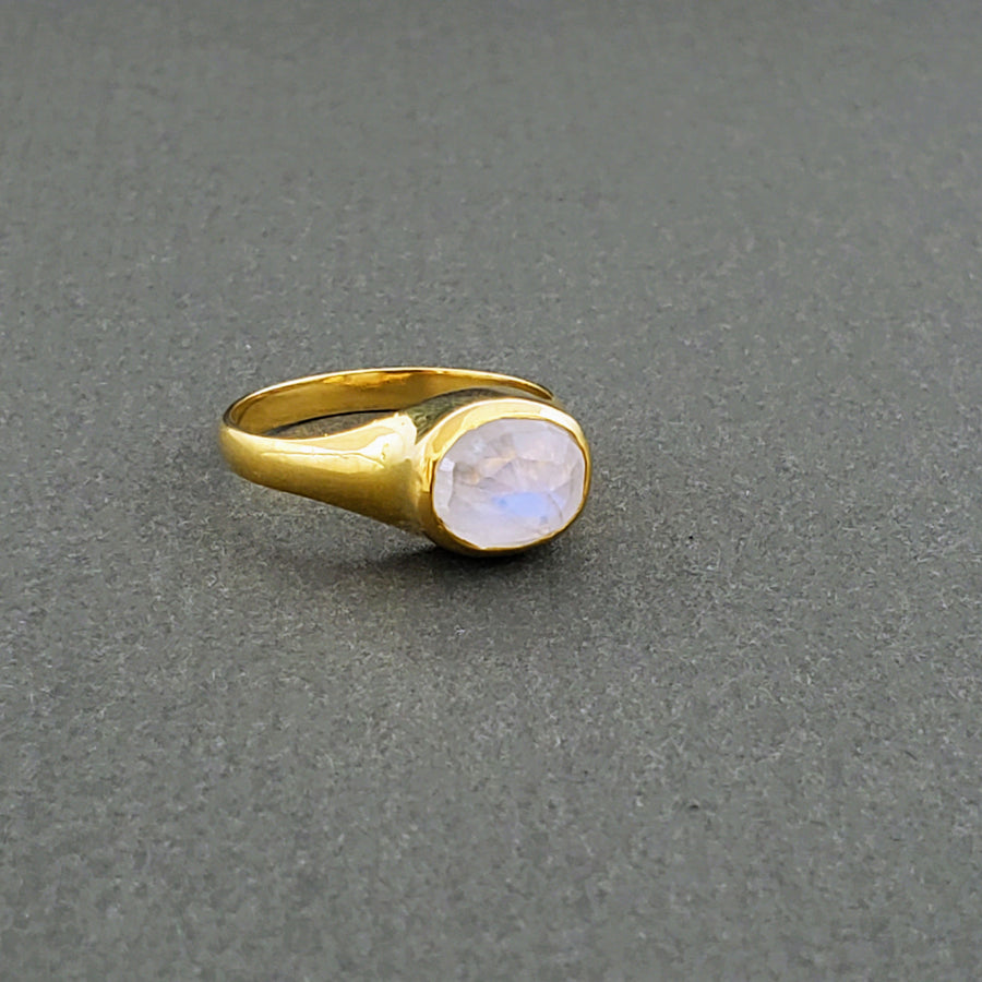 MOONSTONE DOME GOLD RING