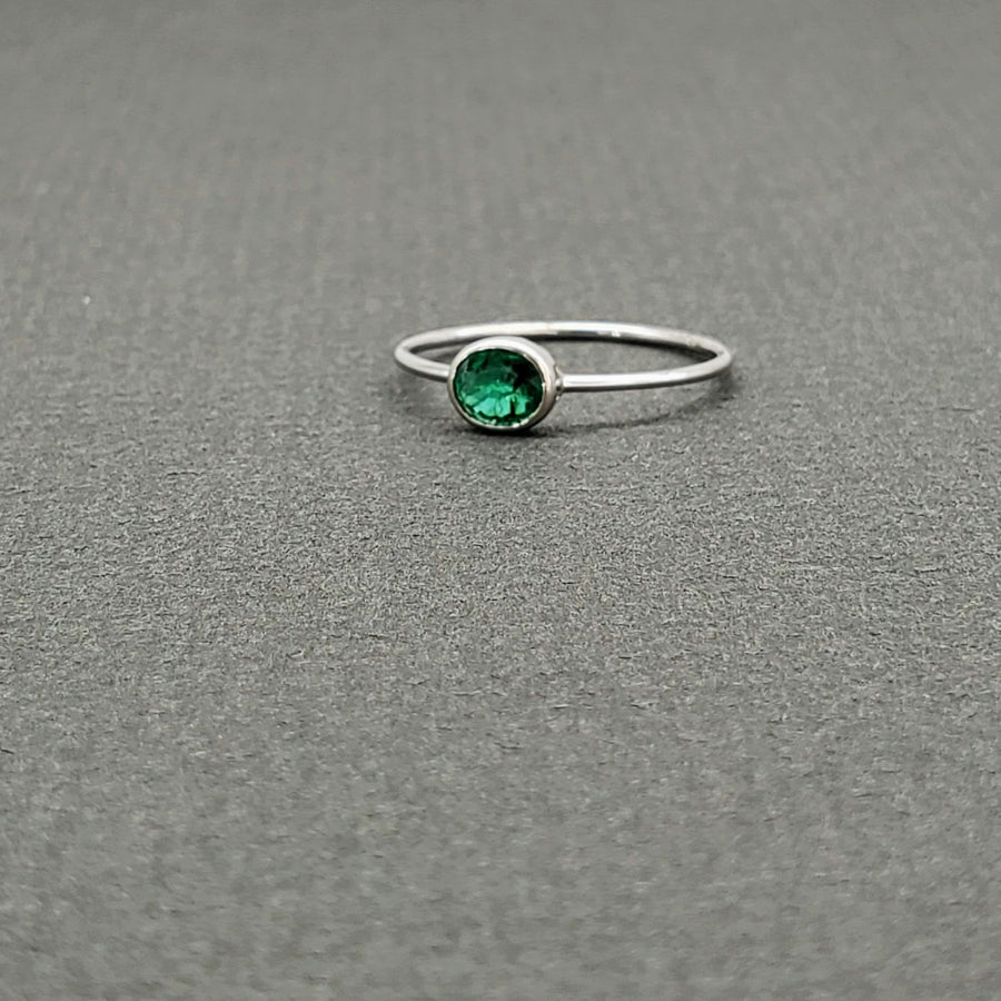 SOLITAIRE EMERALD RING WHITE GOLD