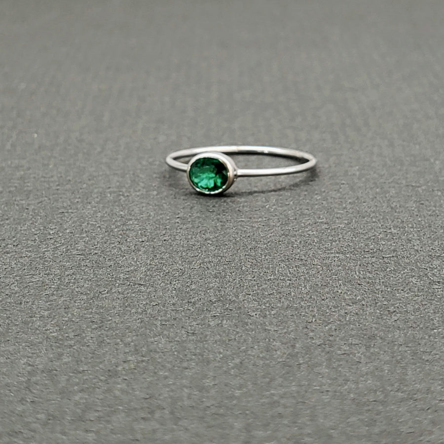 SOLITAIRE EMERALD RING WHITE GOLD
