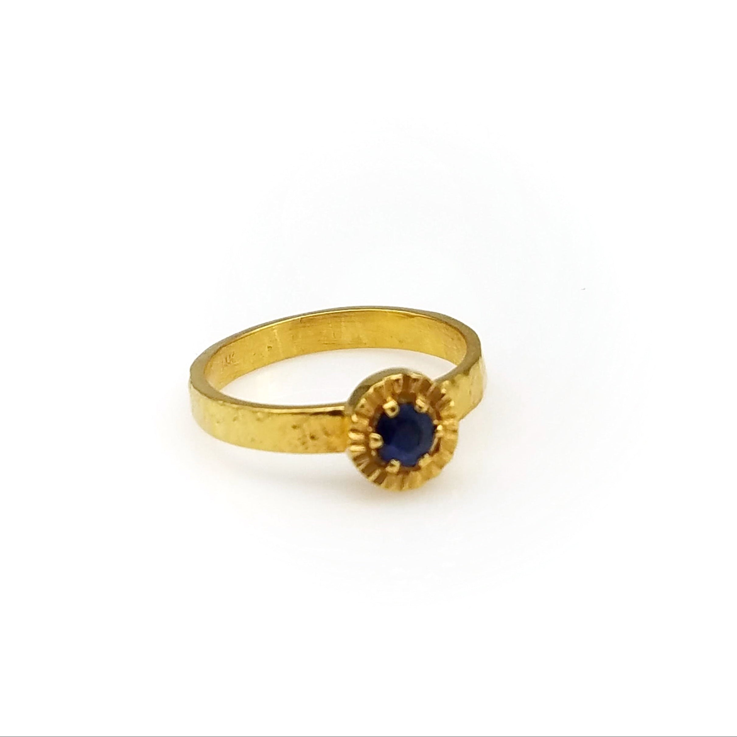 SAPPHIRE GOLD RING